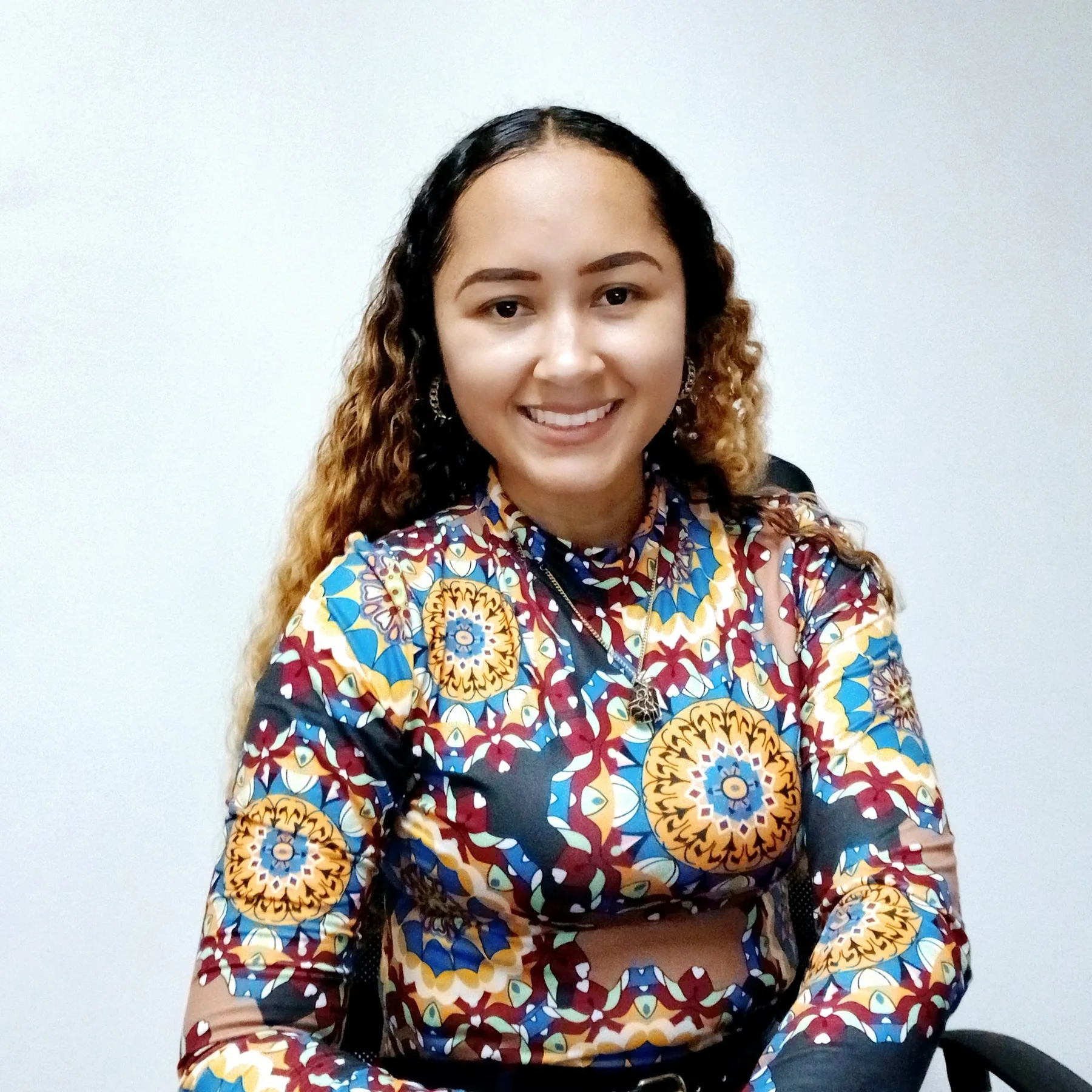 Génesis Morry durante atención profesional